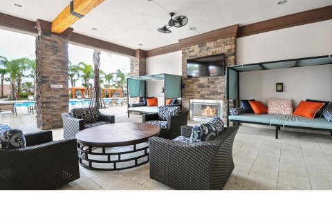 House in Davenport, Florida 4 bedrooms, 180.14 sq.m. № 2225795 - photo 8