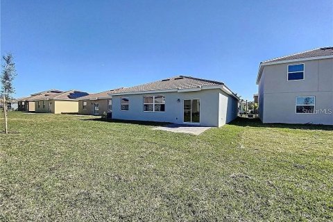 House in Davenport, Florida 4 bedrooms, 180.14 sq.m. № 2225795 - photo 26