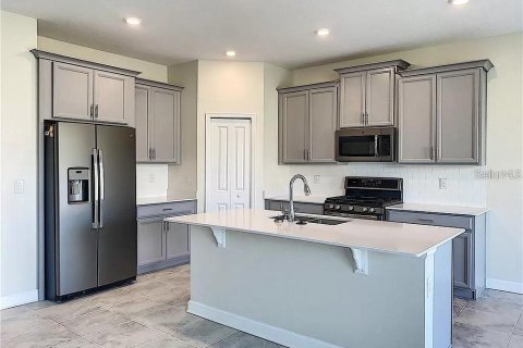House in Davenport, Florida 4 bedrooms, 180.14 sq.m. № 2225795