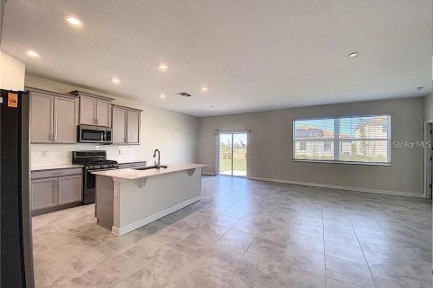 House in Davenport, Florida 4 bedrooms, 180.14 sq.m. № 2225795 - photo 11