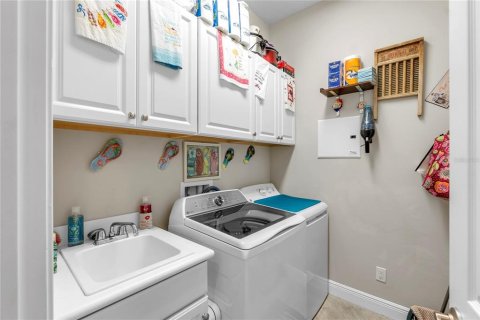 House in Wimauma, Florida 3 bedrooms, 185.8 sq.m. № 2217420 - photo 19