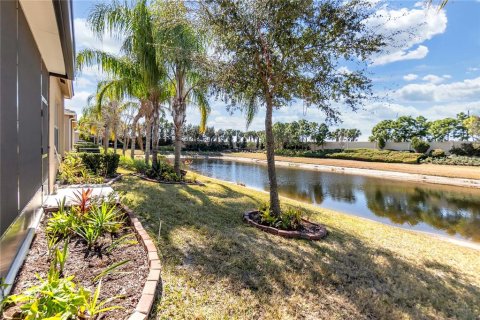 House in Wimauma, Florida 3 bedrooms, 185.8 sq.m. № 2217420 - photo 15