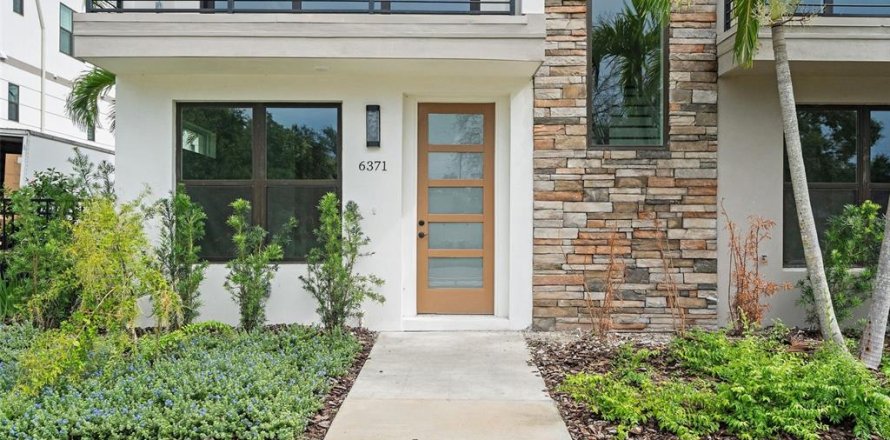 Touwnhouse à Saint Petersburg, Floride 3 chambres, 189.43 m2 № 1902570