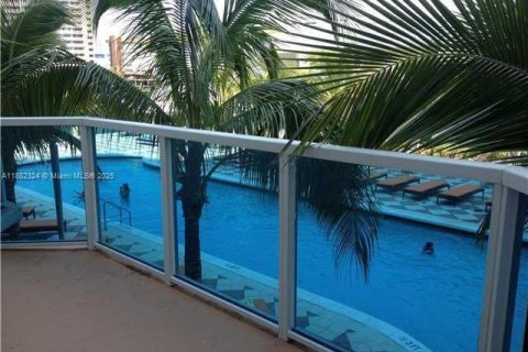 Condominio en venta en Hallandale Beach, Florida, 121.33 m2 № 1928470 - foto 1