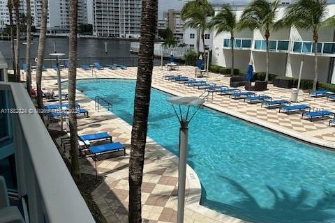 Condominio en venta en Hallandale Beach, Florida, 121.33 m2 № 1928470 - foto 3