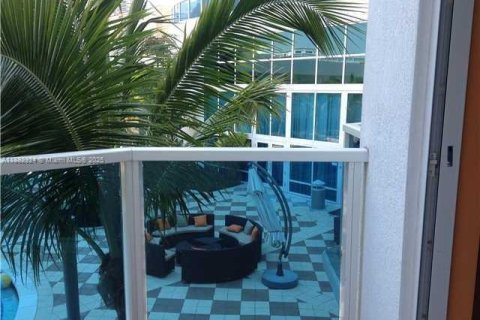 Condominio en venta en Hallandale Beach, Florida, 121.33 m2 № 1928470 - foto 2
