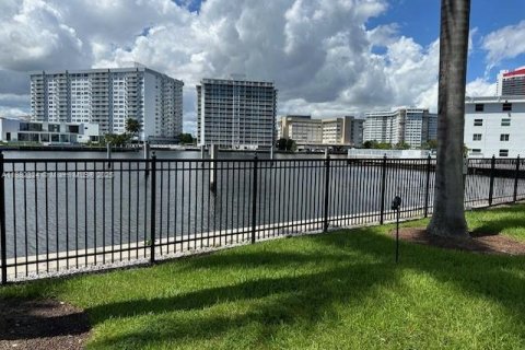 Condominio en venta en Hallandale Beach, Florida, 121.33 m2 № 1928470 - foto 4
