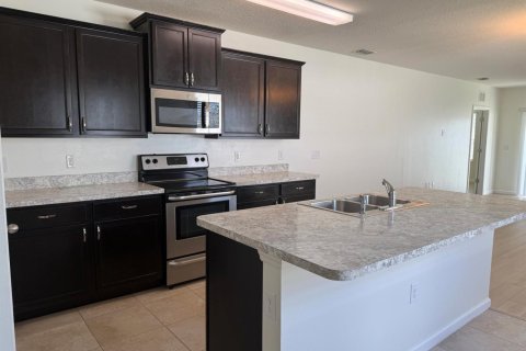 Casa en alquiler en Port St. Lucie, Florida, 3 dormitorios, 153.2 m2 № 2078339 - foto 2