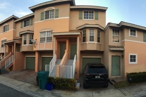 Townhouse in Boynton Beach, Florida 3 bedrooms, 144.65 sq.m. № 2083376