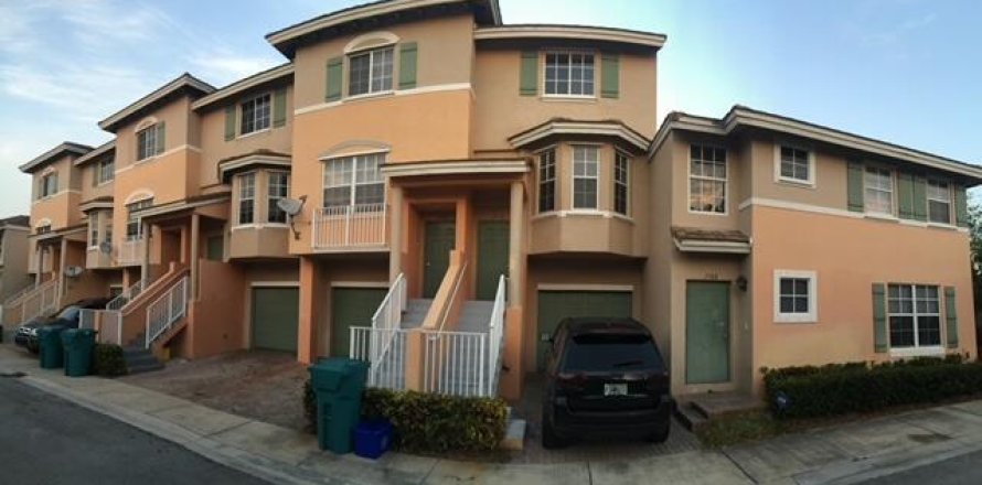 Townhouse in Boynton Beach, Florida 3 bedrooms, 144.65 sq.m. № 2083376