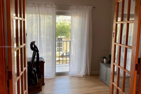 Copropriété à vendre à Miami Beach, Floride: 2 chambres, 105.91 m2 № 1708282 - photo 15