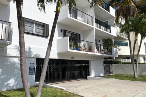 Copropriété à vendre à Miami Beach, Floride: 2 chambres, 105.91 m2 № 1708282 - photo 1