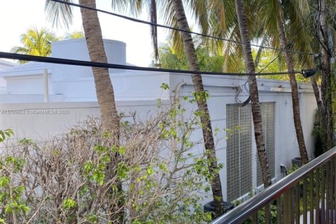 Copropriété à vendre à Miami Beach, Floride: 2 chambres, 105.91 m2 № 1708282 - photo 11