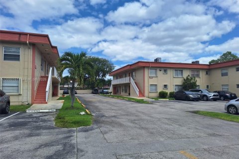 Copropriété à louer à Miami, Floride: 3 chambres, 88.44 m2 № 2065169 - photo 12