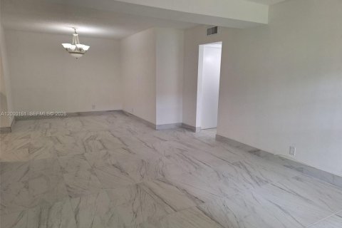 Copropriété à louer à Miami, Floride: 3 chambres, 88.44 m2 № 2065169 - photo 2