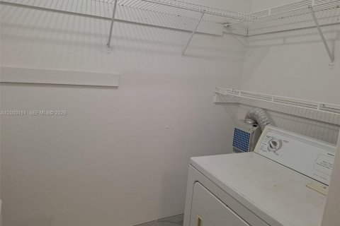 Copropriété à louer à Miami, Floride: 3 chambres, 88.44 m2 № 2065169 - photo 6