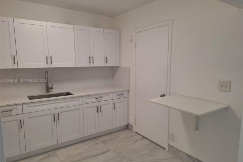Copropriété à louer à Miami, Floride: 3 chambres, 88.44 m2 № 2065169 - photo 4