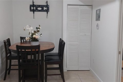 Appartement à louer à Dania Beach, Floride: 1 chambre, 46.45 m2 № 1945066 - photo 1