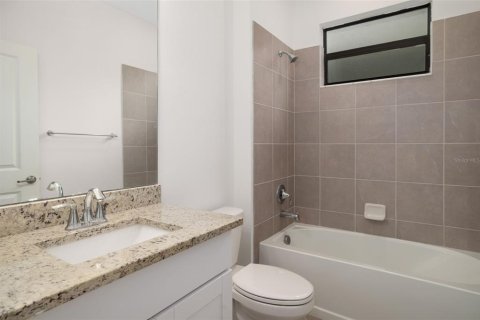 House in Venice, Florida 5 bedrooms, 305.18 sq.m. № 2201858 - photo 22