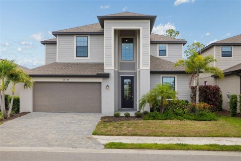 House in Venice, Florida 5 bedrooms, 305.18 sq.m. № 2201858 - photo 2