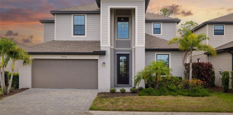 House in Venice, Florida 5 bedrooms, 305.18 sq.m. № 2201858