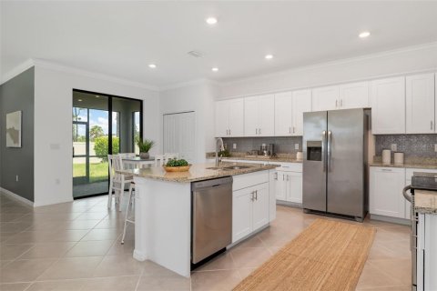 House in Venice, Florida 5 bedrooms, 305.18 sq.m. № 2201858 - photo 13