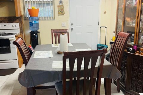 Villa ou maison à vendre à Miami Gardens, Floride: 3 chambres, 114.46 m2 № 1977215 - photo 5