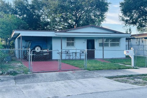 Villa ou maison à vendre à Miami Gardens, Floride: 3 chambres, 114.46 m2 № 1977215 - photo 1