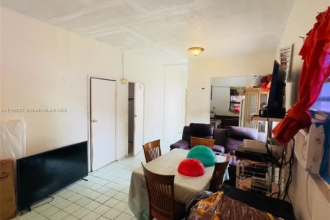 House in Miami, Florida 2 bedrooms, 105.44 sq.m. № 1862475 - photo 10