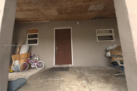 House in Miami, Florida 2 bedrooms, 105.44 sq.m. № 1862475 - photo 8