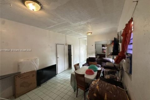 House in Miami, Florida 2 bedrooms, 105.44 sq.m. № 1862475 - photo 13