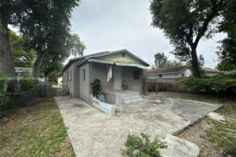 House in Miami, Florida 2 bedrooms, 105.44 sq.m. № 1862475 - photo 2