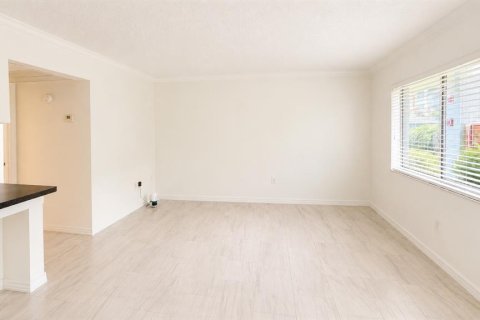 Condo in Altamonte Springs, Florida, 1 bedroom № 2219279 - photo 5