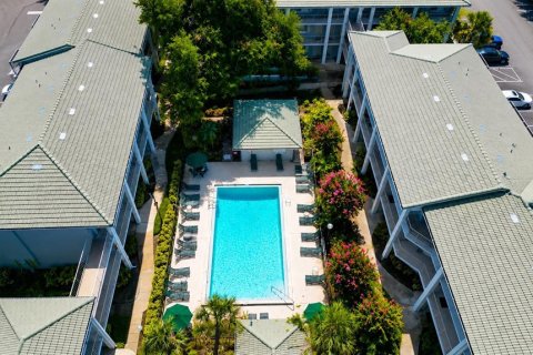 Condo in Altamonte Springs, Florida, 1 bedroom № 2219279 - photo 18