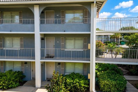 Condo in Altamonte Springs, Florida, 1 bedroom № 2219279 - photo 15