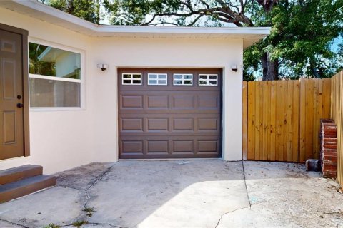 House in Saint Petersburg, Florida 3 bedrooms, 121.61 sq.m. № 1760460 - photo 27