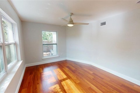 House in Saint Petersburg, Florida 3 bedrooms, 121.61 sq.m. № 1760460 - photo 22