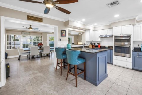 House in Saint Petersburg, Florida 3 bedrooms, 175.31 sq.m. № 1732655 - photo 11