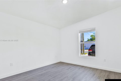 Casa en alquiler en Hallandale Beach, Florida, 3 dormitorios, 108.7 m2 № 1781525 - foto 13