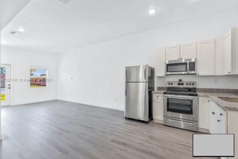 Casa en alquiler en Hallandale Beach, Florida, 3 dormitorios, 108.7 m2 № 1781525 - foto 10