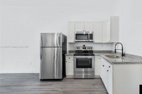 Casa en alquiler en Hallandale Beach, Florida, 3 dormitorios, 108.7 m2 № 1781525 - foto 9