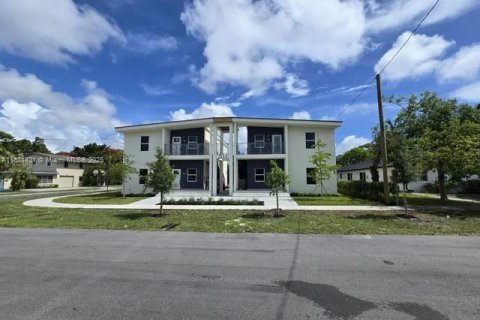 Casa en alquiler en Hallandale Beach, Florida, 3 dormitorios, 108.7 m2 № 1781525 - foto 2