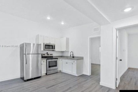 Casa en alquiler en Hallandale Beach, Florida, 3 dormitorios, 108.7 m2 № 1781525 - foto 11