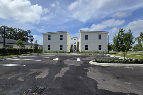 Casa en alquiler en Hallandale Beach, Florida, 3 dormitorios, 108.7 m2 № 1781525 - foto 4