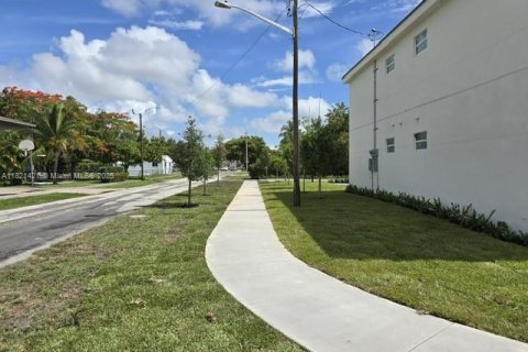 Casa en alquiler en Hallandale Beach, Florida, 3 dormitorios, 108.7 m2 № 1781525 - foto 8