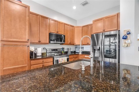 House in Hialeah, Florida 3 bedrooms, 188.13 sq.m. № 1849206 - photo 21