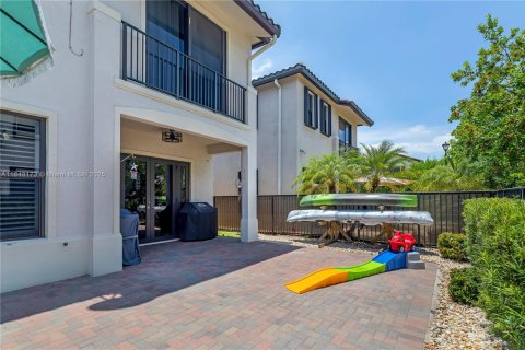 House in Hialeah, Florida 3 bedrooms, 188.13 sq.m. № 1849206 - photo 11