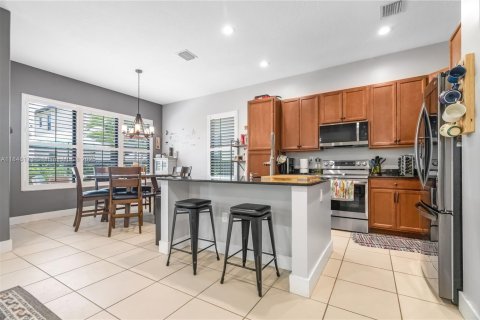 House in Hialeah, Florida 3 bedrooms, 188.13 sq.m. № 1849206 - photo 20
