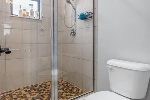 House in Hialeah, Florida 3 bedrooms, 188.13 sq.m. № 1849206 - photo 27