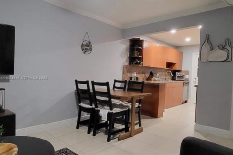 Снять в аренду таунхаус в Уэст-Палм-Бич, Флорида 2 спальни, 148.46м2, № 1984029 - фото 12